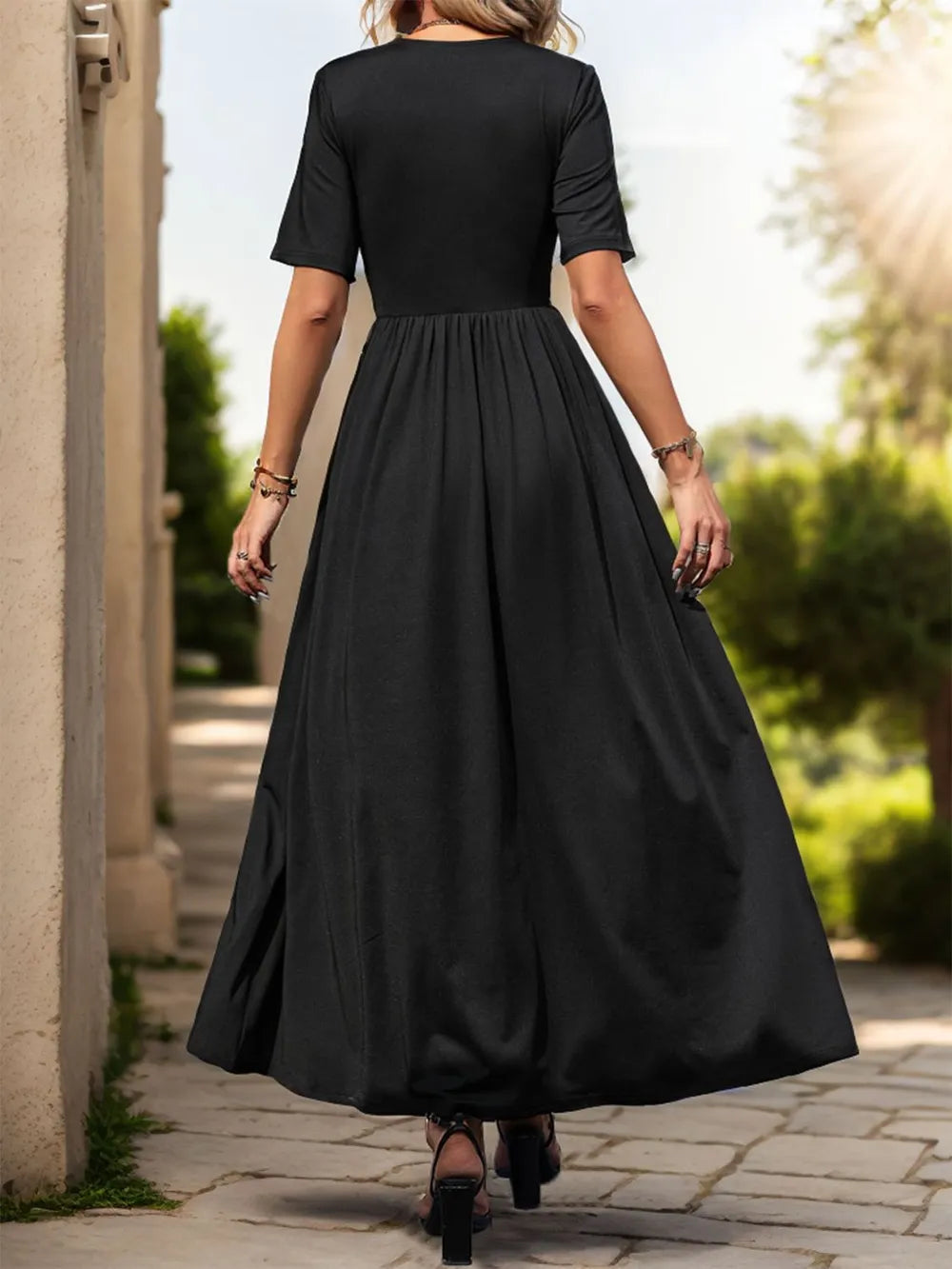 Selenne – Robe Longue Fendue à Col V en Dentelle