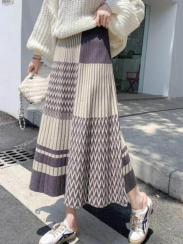 Geovia™ Geometric Ruffle Knit Skirt