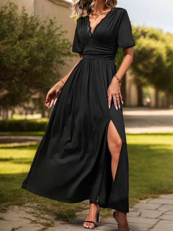 Selenne – Robe Longue Fendue à Col V en Dentelle